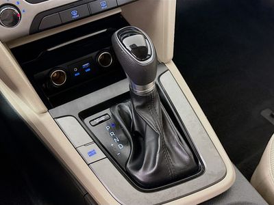 2018 Hyundai Elantra - Photo 16