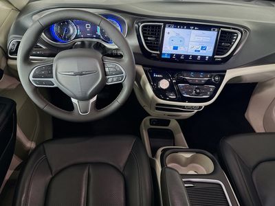 2023 Chrysler Pacifica - Photo 22