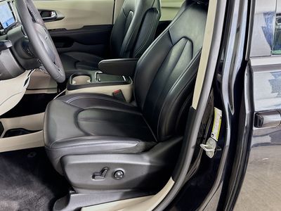 2023 Chrysler Pacifica - Photo 19