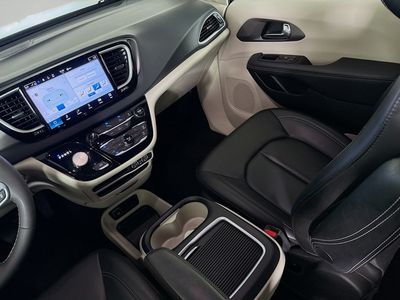 2023 Chrysler Pacifica - Photo 23