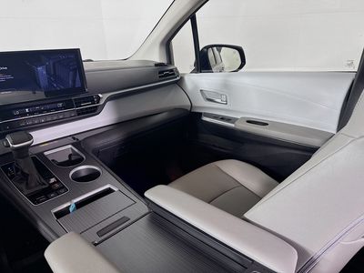 2025 Toyota Sienna - Photo 26