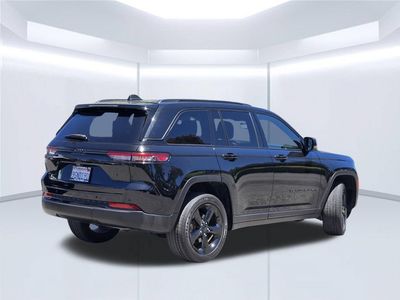 2023 Jeep Grand Cherokee — detail view