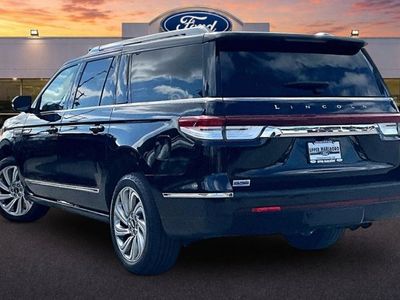 2022 Lincoln Navigator L — side profile view