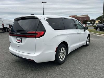 2023 Chrysler Pacifica — detail view