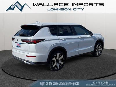 2025 Mitsubishi Outlander — detail view