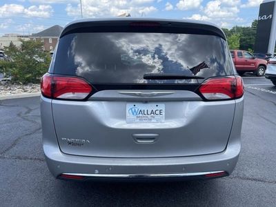 2017 Chrysler Pacifica — detail view