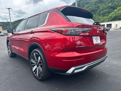 2025 Mitsubishi Outlander — detail view