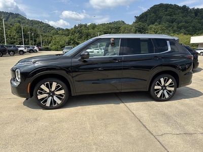 2025 Mitsubishi Outlander — interior view