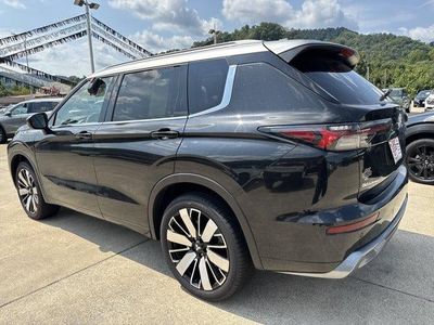 2025 Mitsubishi Outlander — detail view