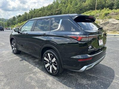 2025 Mitsubishi Outlander — detail view