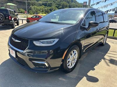 2024 Chrysler Pacifica — side profile view