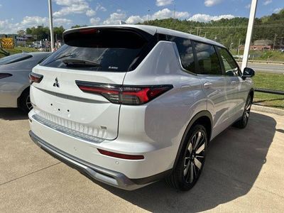 2026 Mitsubishi Outlander — side profile view