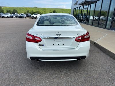 2017 Nissan Altima — detail view