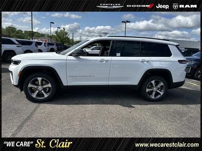 2026 Jeep Grand Cherokee — side profile view
