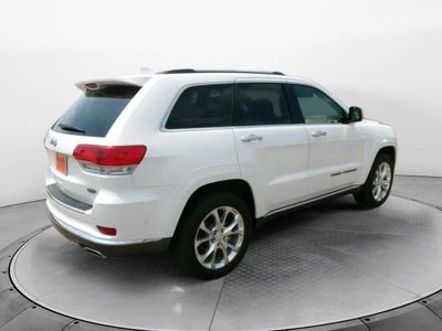2021 Jeep Grand Cherokee — detail view