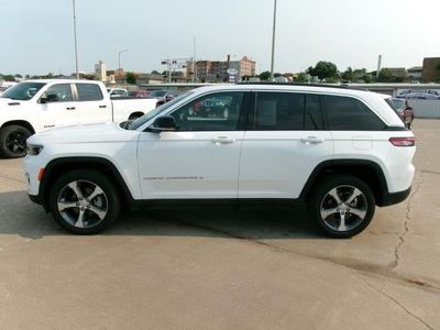 2024 Jeep Grand Cherokee — side profile view