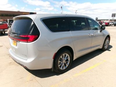 2026 Chrysler Pacifica — detail view