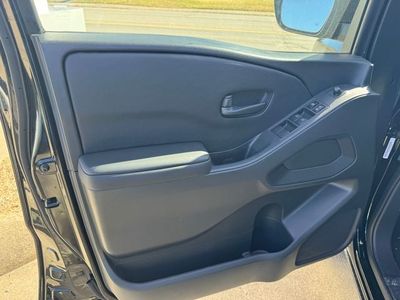 2026 Nissan Frontier — detail view