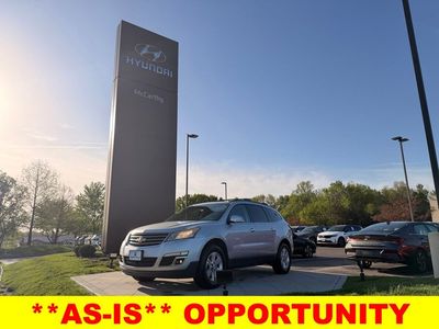 2013 Chevrolet Traverse CR14526 — front three-quarter view