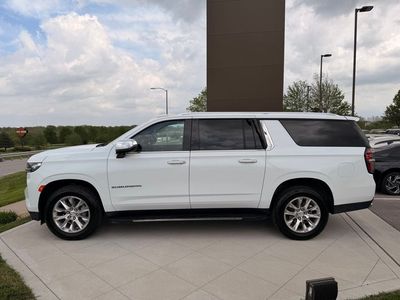 2023 Chevrolet Suburban - Photo 2
