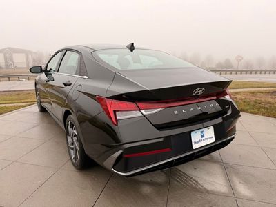 2025 Hyundai Elantra Hybrid — detail view