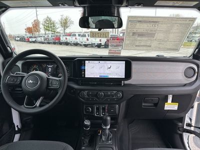2026 Jeep Wrangler - Photo 12