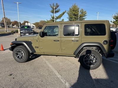 2026 Jeep Wrangler - Photo 18