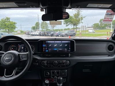 2024 Jeep Wrangler - Photo 2