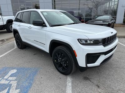 2026 Jeep Grand Cherokee - Photo 2