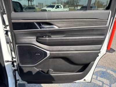 2023 Jeep Wagoneer - Photo 44