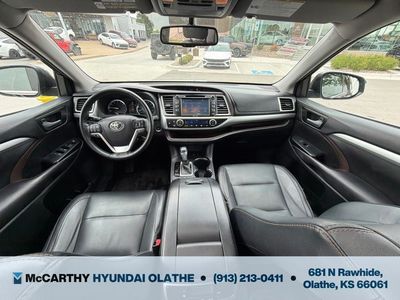 2015 Toyota Highlander - Photo 3