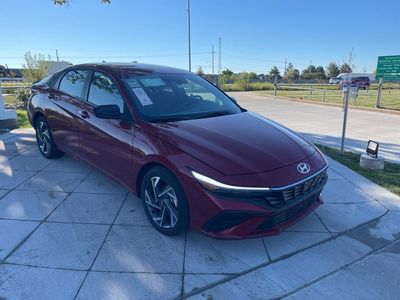 2025 Hyundai Elantra - Photo 2