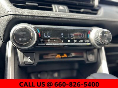 2025 Toyota RAV4 — photo 17 view