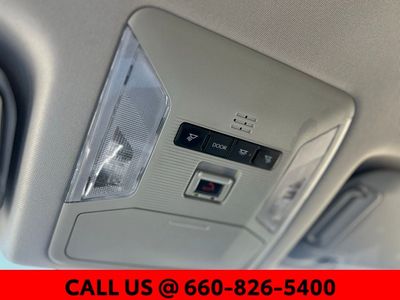 2025 Toyota RAV4 - Photo 14