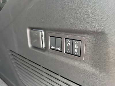 2025 Chevrolet Suburban - Photo 14
