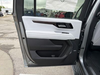 2025 Chevrolet Suburban - Photo 21