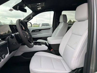 2025 Chevrolet Suburban - Photo 22