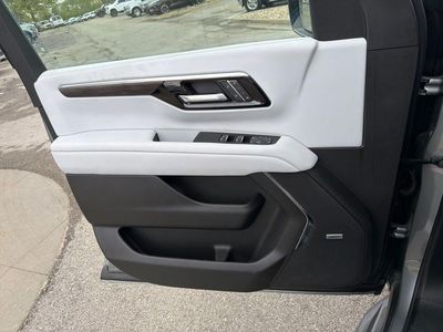 2025 Chevrolet Suburban - Photo 37