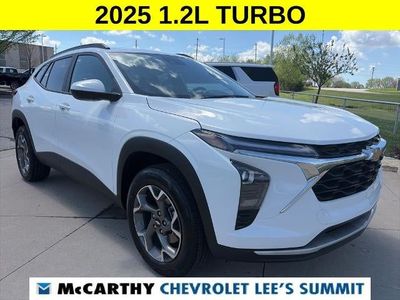 2025 Chevrolet Trax - Photo 2