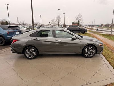 2025 Hyundai Elantra - Photo 11