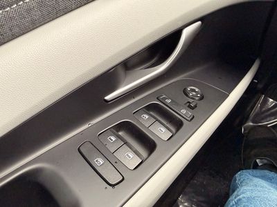 2025 Hyundai Elantra - Photo 25