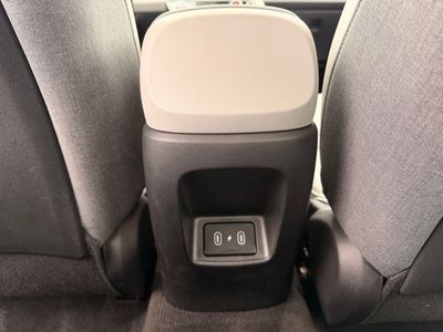 2025 Hyundai Elantra - Photo 28