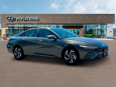 2025 Hyundai Elantra - Photo 42
