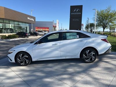 2025 Hyundai Elantra Hybrid - Photo 2