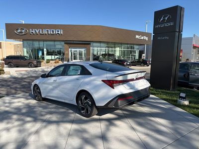 2025 Hyundai Elantra Hybrid - Photo 3