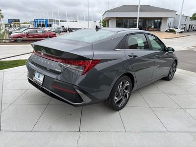2026 Hyundai Elantra - Photo 5
