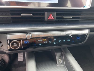2025 Hyundai IONIQ 6 - Photo 28