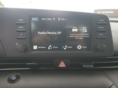 2025 Hyundai Elantra - Photo 24