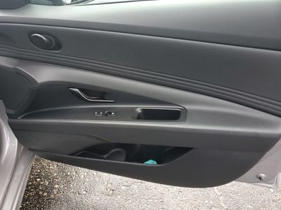 2025 Hyundai Elantra - Photo 35