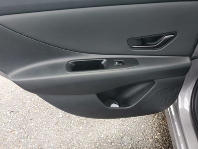 2025 Hyundai Elantra - Photo 37